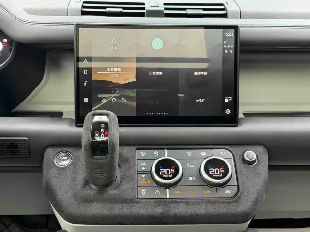 Land Rover Defender — Фото автомобиля 13