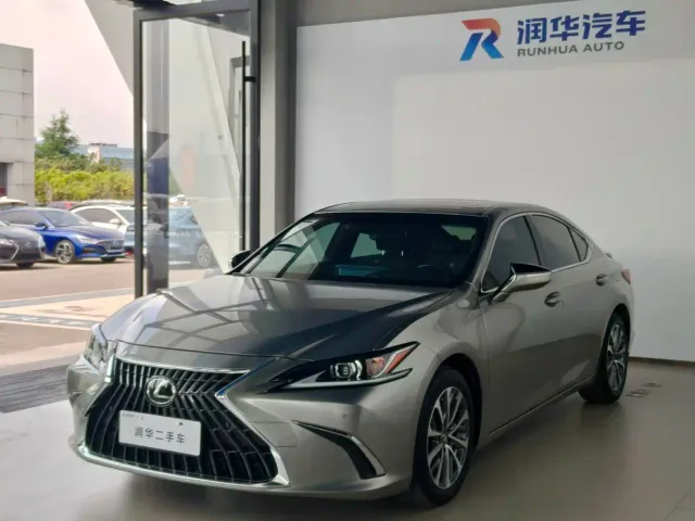 Фотография автомобиля — Lexus ES
