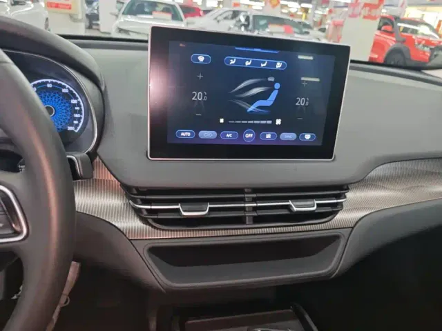 Hongqi E-QM5 — Фото автомобиля 12