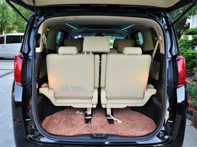 Toyota Alphard — Фото автомобиля 7