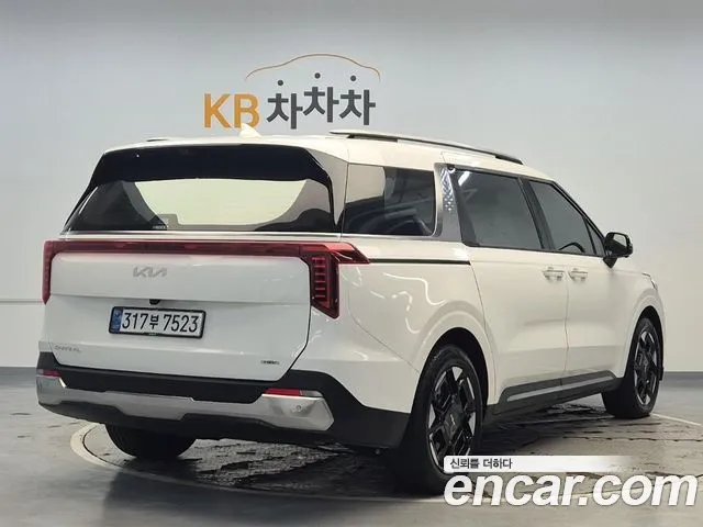 Kia Carnival Generation 4 — Фото автомобиля 3