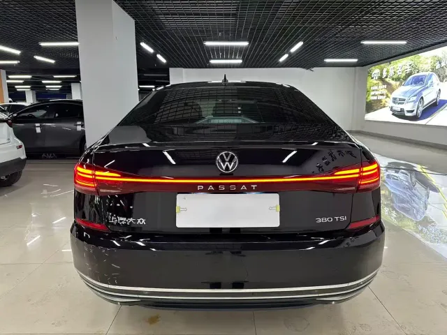 Volkswagen Passat — Фото автомобиля 7