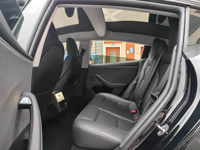 Tesla Model 3 — Фото автомобиля 13
