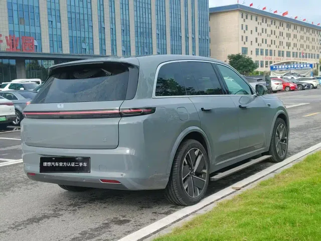 Li Auto L8 — Фото автомобиля 10