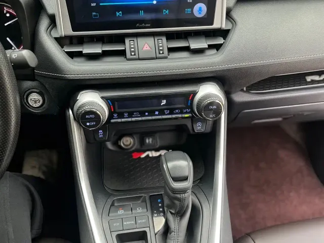 Toyota RAV4 — Фото автомобиля 14