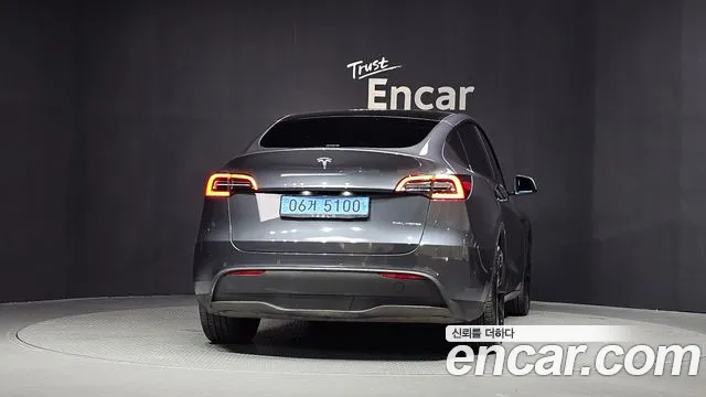 Tesla Model Y — Фото автомобиля 4