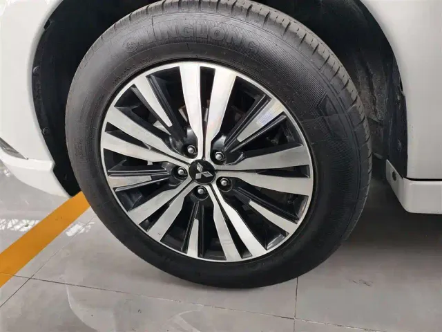 Mitsubishi Outlander — Фото автомобиля 3