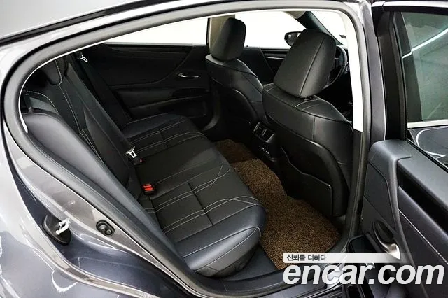 Lexus ES — Фото автомобиля 18