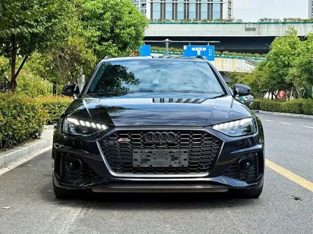 Audi RS 4 — Фото автомобиля 2