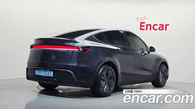 Tesla Model Y — Фото автомобиля 2