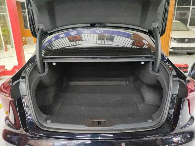 Hongqi H5 — Фото автомобиля 7