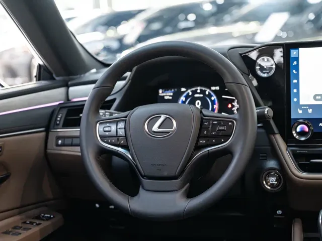 Lexus ES — Фото автомобиля 14