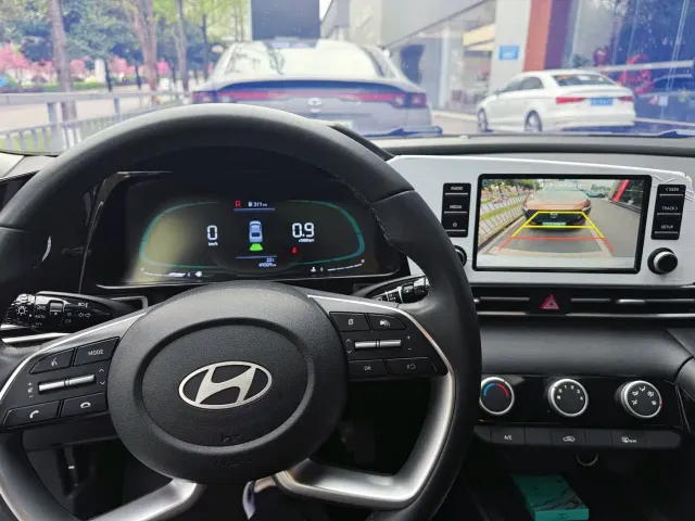 Hyundai Elantra — Фото автомобиля 9