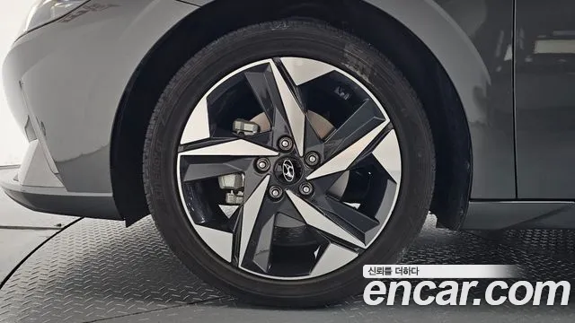 Hyundai Avante CN7 — Фото автомобиля 5