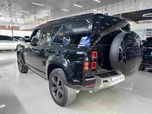 Land Rover Defender — Фото автомобиля 11