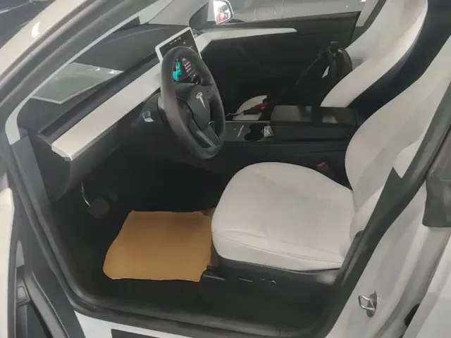 Tesla Model Y — Фото автомобиля 14
