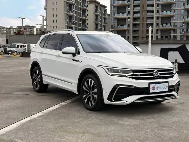 Volkswagen Tiguan L — Фото автомобиля 3