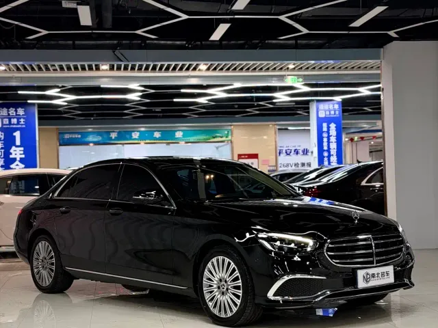 Mercedes-Benz E-Class — Фото автомобиля 2