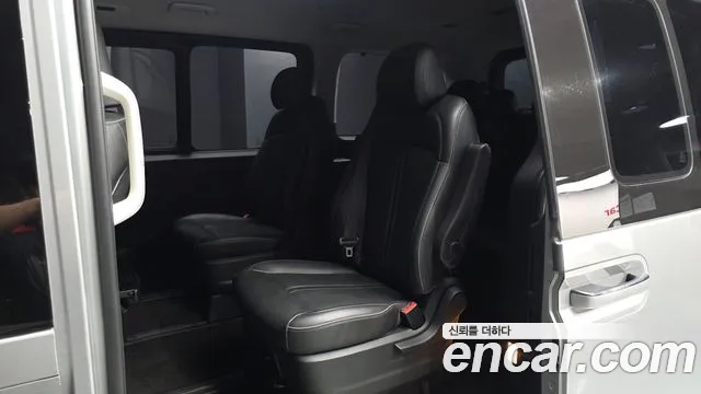 Hyundai Staria Staria 4WD Lounge 9 мест — Фото автомобиля 12