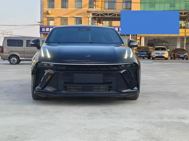 Lynk & Co 03 — Фото автомобиля 2