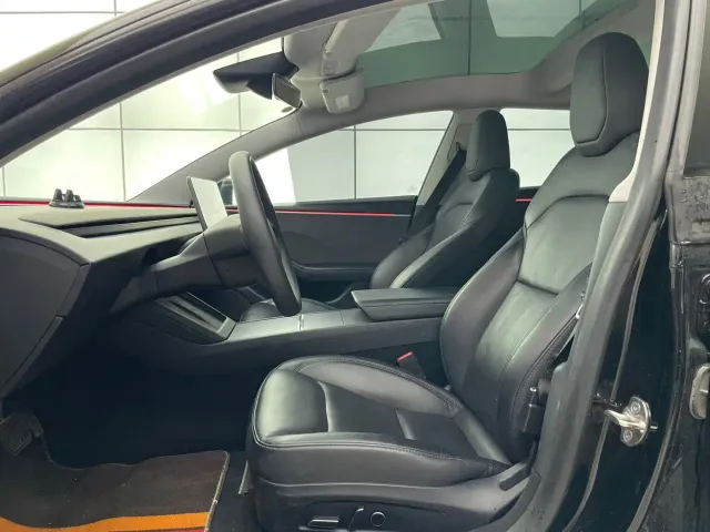 Tesla Model 3 — Фото автомобиля 17