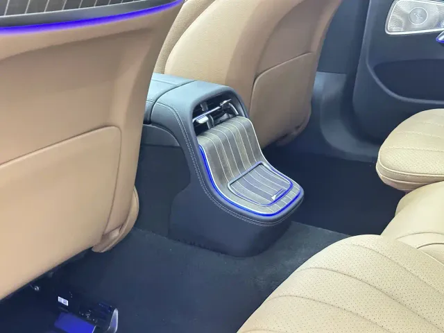 Mercedes-Benz E-Class — Фото автомобиля 19