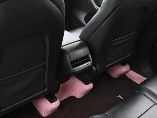 Tesla Model Y — Фото автомобиля 7