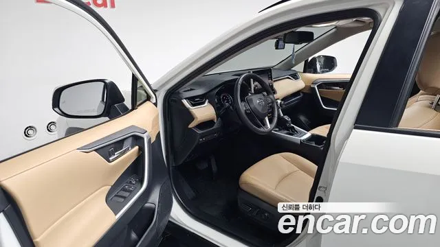 Toyota RAV4 — Фото автомобиля 10