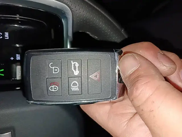 Land Rover Discovery Sport — Фото автомобиля 8