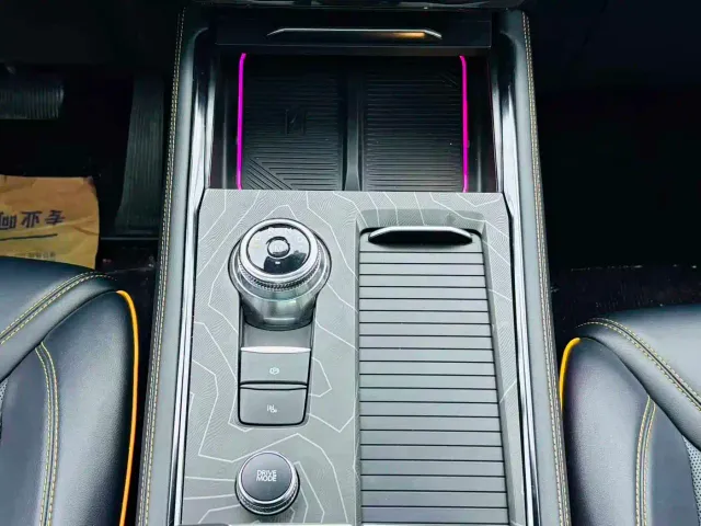 Ford Explorer — Фото автомобиля 12