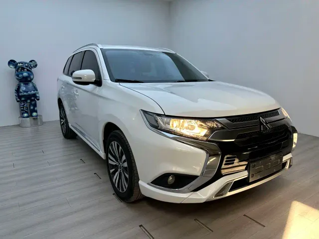 Mitsubishi Outlander — Фото автомобиля 2