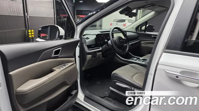 Kia Carnival Generation 4 — Фото автомобиля 14