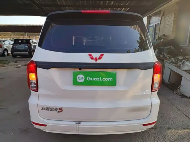 Wuling Hongguang — Фото автомобиля 5