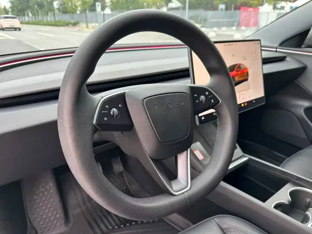 Tesla Model 3 — Фото автомобиля 7