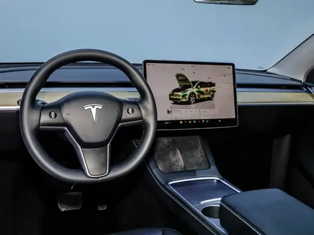 Tesla Model Y — Фото автомобиля 19