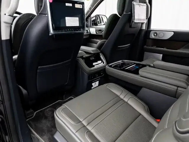 Lincoln Navigator — Фото автомобиля 8