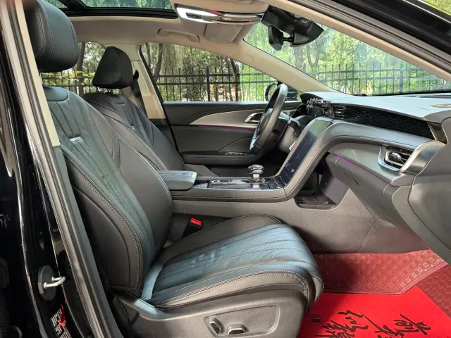 Hongqi H5 — Фото автомобиля 11