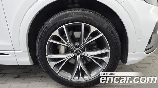 Audi Q8 55 TFSI quattro Premium — Фото автомобиля 19