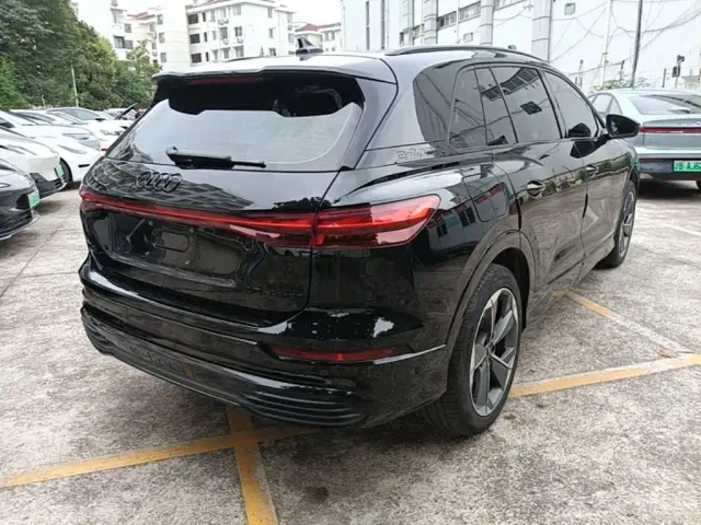 Audi Q5 e-tron — Фото автомобиля 6