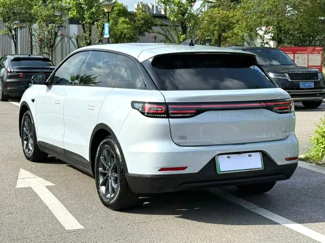 Leapmotor C11 — Фото автомобиля 9