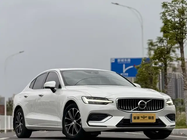 Volvo S60 — Фото автомобиля 13