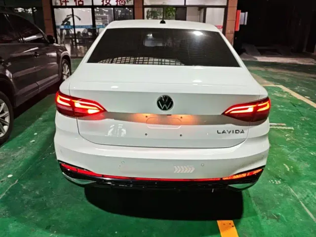 Volkswagen Lavida — Фото автомобиля 5