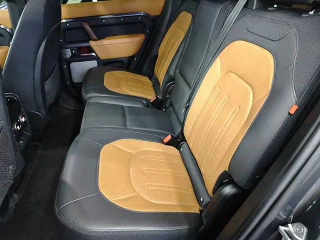 Land Rover Defender — Фото автомобиля 8