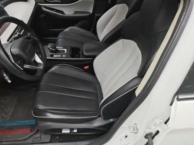 BAIC Beijing EU5 PLUS — Фото автомобиля 14
