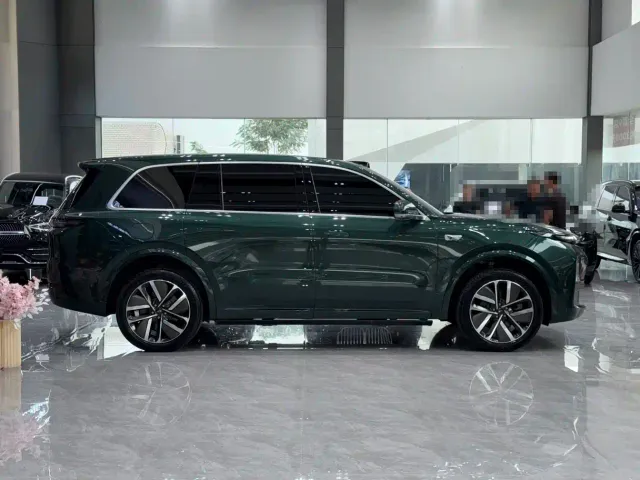 Li Auto L9 — Фото автомобиля 10