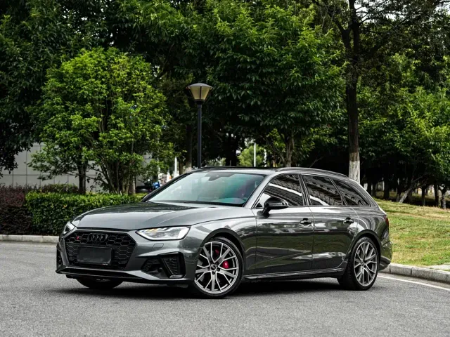 Фотография автомобиля — Audi S4