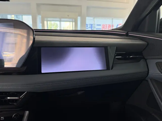 Audi Audi Q6L Sportback e-tron 2025 Pioneer Navigation Edition — Фото автомобиля 15