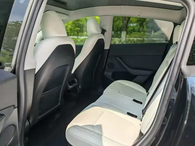 Tesla Model Y — Фото автомобиля 9