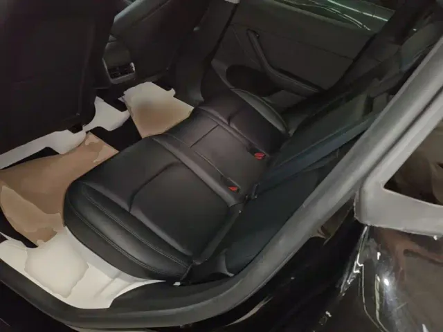 Tesla Model Y — Фото автомобиля 16