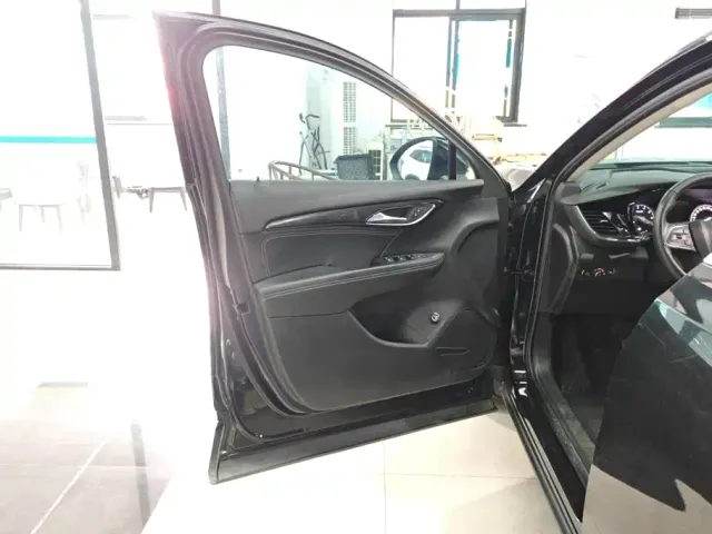 Buick Envision Plus — Фото автомобиля 7